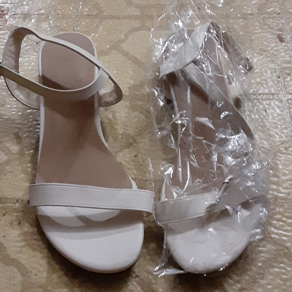 Small wedge sandals